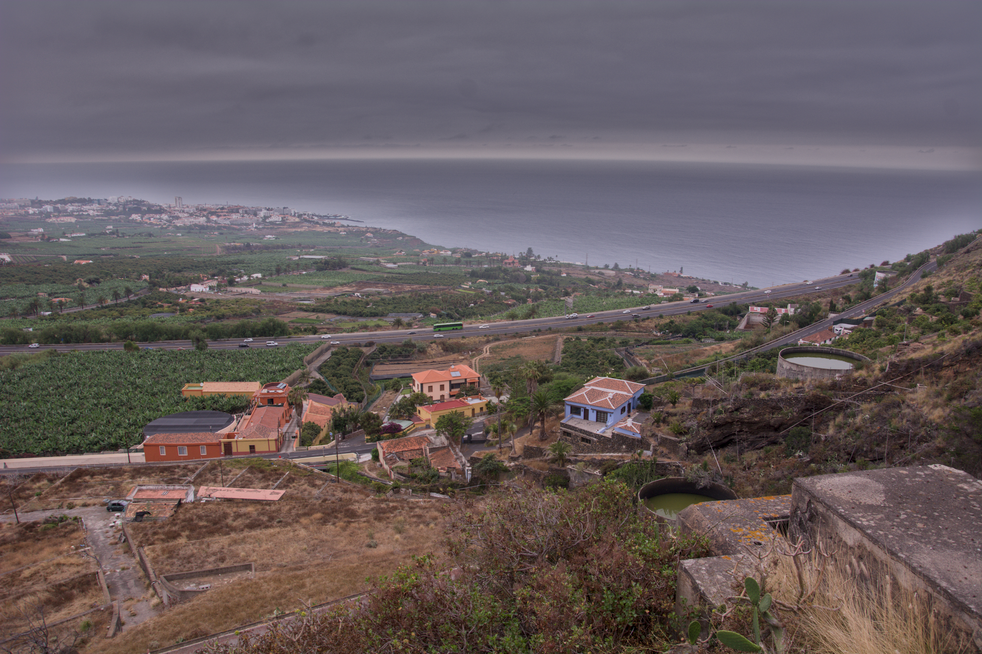 Picnic al aire libre con vistas al mar en Tenerife, experiencia Refugio al Atardecer